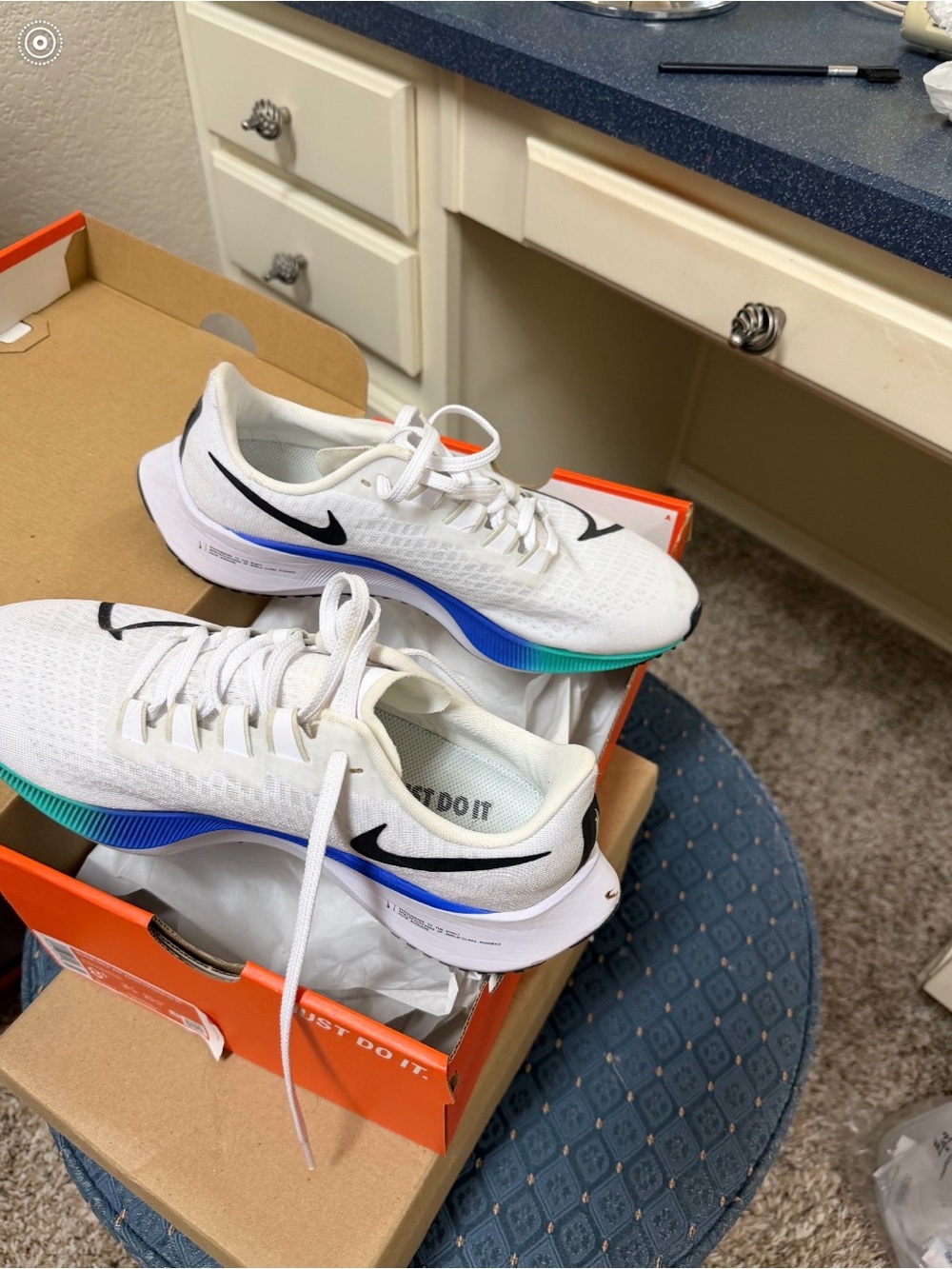 Nike Women’s White Air Zoom Pegasus 37 Running Shoes size 8.5 like new with box - Picture 2 of 6